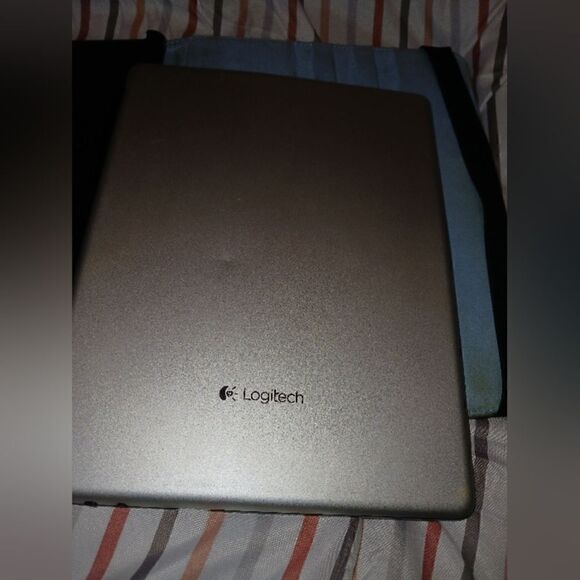 Logitech I-Pad Keyboard - Picture 11 of 11